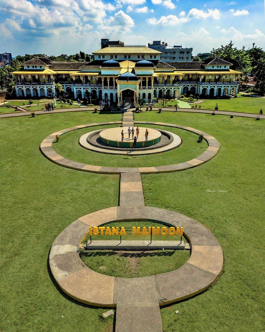 Halaman Istana Maimun Medan