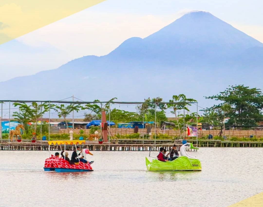 Perahu Bebek Wisata Keluarga Yussar Fishing And Playground Kalidawir Sidoarjo