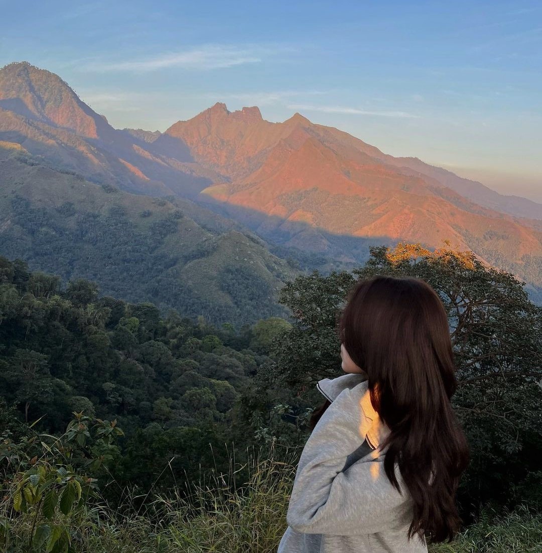 Pemandangan Bukit View Puncak Gunung Lorokan Jawa Timur