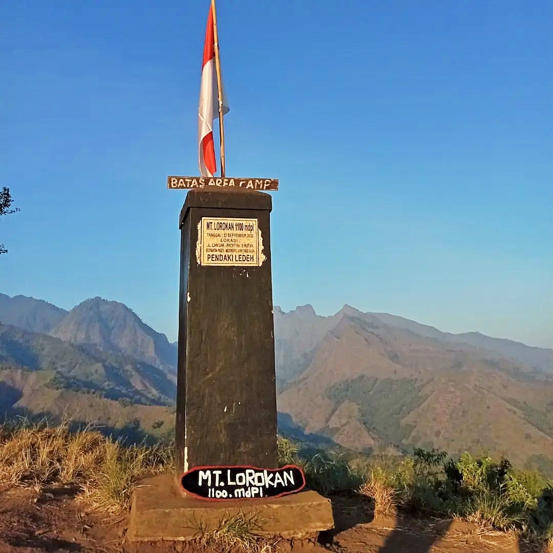 Puncak Gunung Lorokan Jawa Timur